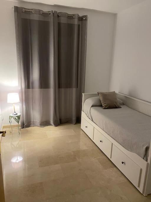 Central Estepona 3 Bed Apt With Pool And Parking Kültér fotó