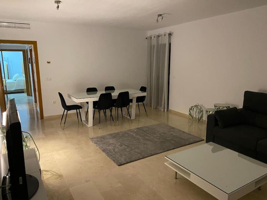 Central Estepona 3 Bed Apt With Pool And Parking Kültér fotó