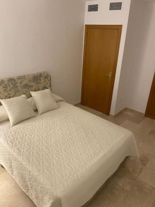Central Estepona 3 Bed Apt With Pool And Parking Kültér fotó